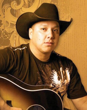 Country singer-songwriter Armond Duck Chief joins the ‘On the Verge of a Journey' show. 