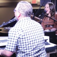 Lesley Gruhn and Cameron Hinton entertained with their duelling pianos.